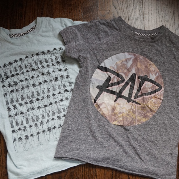 BOYS GRAPHIC T-SHIRT LOT - Picture 1 of 3